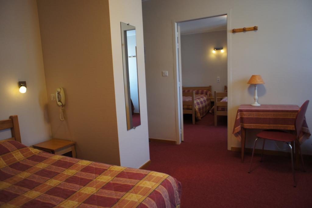 Hotel Du Centre Sergy  Номер фото