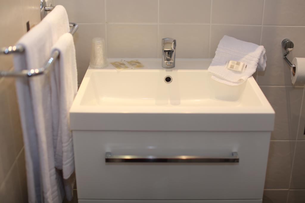 Hotel Du Centre Sergy  Екстер'єр фото